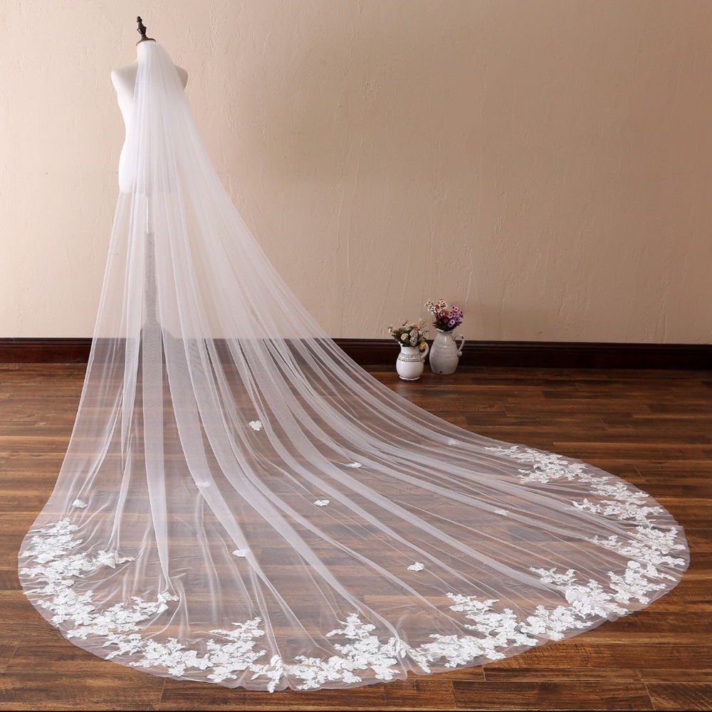 Vintage Lace Royal Wedding Veil